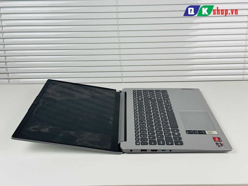 Laptop Lenovo Ideapad 1 15AMN7 Ryzen 5 - 7520U / Ram 8GB / SSD 256 GB PCIE / 15.6 FHD