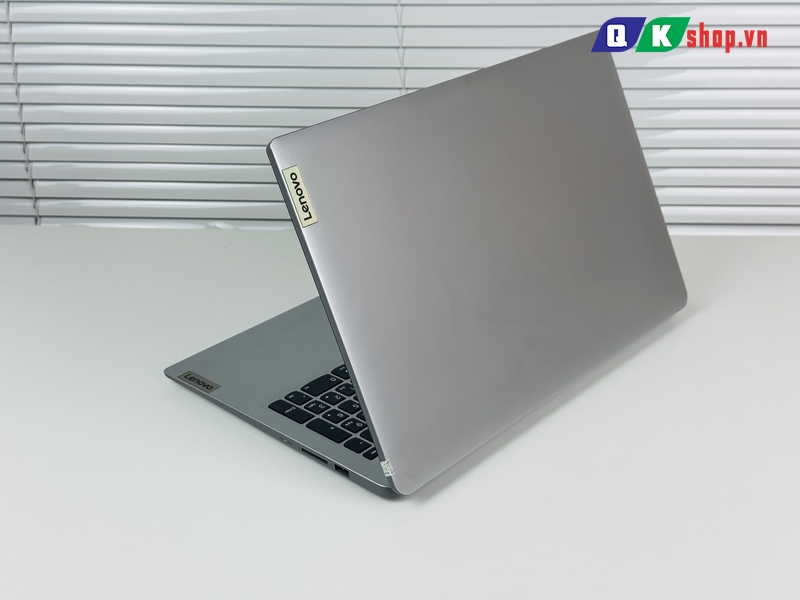 Laptop Lenovo Ideapad 1 15AMN7 Ryzen 5 - 7520U / Ram 8GB / SSD 256 GB PCIE / 15.6 FHD