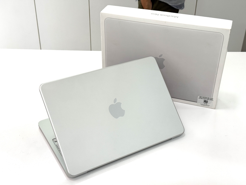 MacBook Neo 13 inch A18 Pro 2026 6CPU 5GPU /Ram 8GB / SSD 256GB / 13"2K