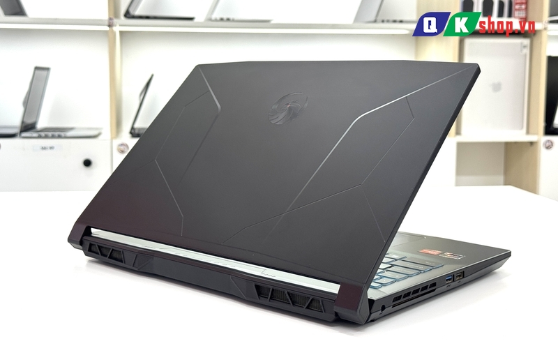 Laptop MSI Gaming Bravo 15 B7ED-010VN Ryzen 5-7535HS / RAM 16GB / SSD 512GB PCIE / 15.6 FHD / VGA 4GB RX6550M