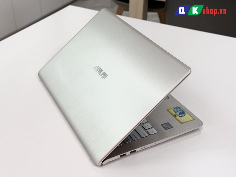 Laptop Asus Vivobook S15 S530UA-BQ072T Core i3 - 8130U / Ram 8 GB / HDD 1TB / 15.6"FHD