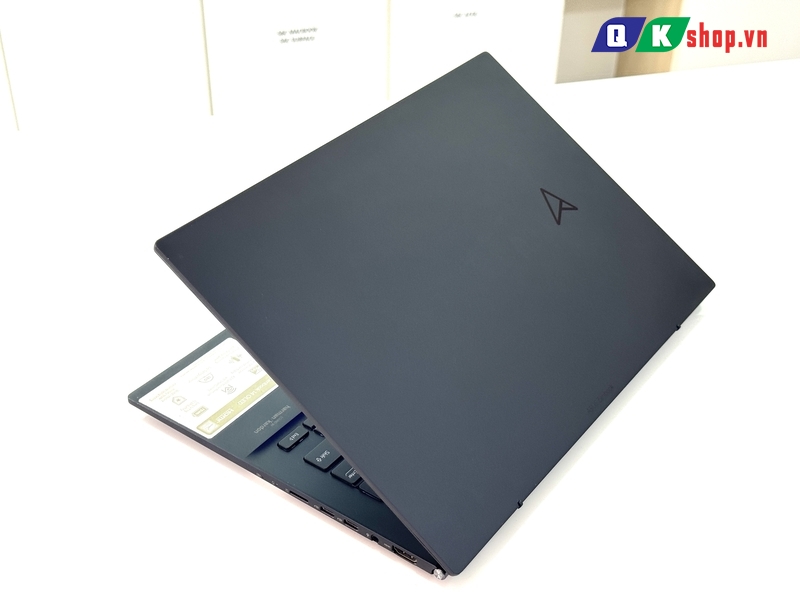 Laptop ASUS Zenbook 14 OLED UM3402YA-KM826W - Ryzen 5 - 7430U / RAM 16GB / SSD 512GB PCIE / 14.0 OLED 2.8K
