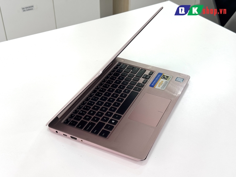 Laptop Dell Inspiron 13 5370 Core i3 - 8130U / RAM 4 GB / SSD 128 GB / 13.3" FHD