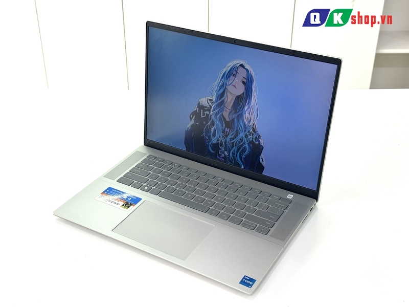 Laptop Dell Inspiron 16 5620 Core i5-1235U / Ram 8GB / SSD 256 GB / 16'' FHD+