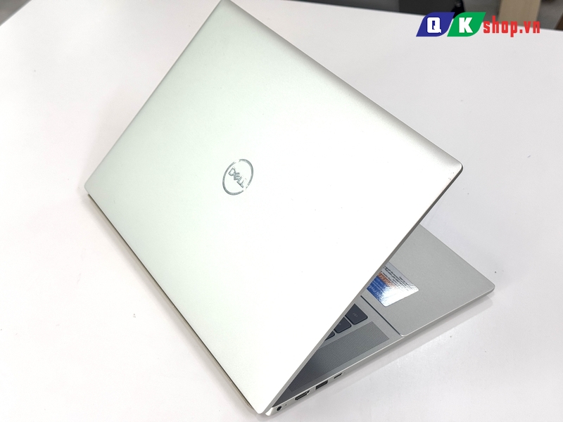 Laptop Dell Inspiron 16 5620 Core i5-1235U / Ram 8GB / SSD 256 GB / 16'' FHD+