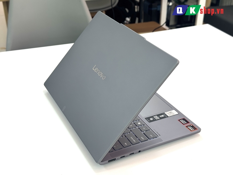 Laptop Lenovo IdeaPad Slim 5 OLED 14AKP10 RYZEN AI 5 340 / Ram 32GB / SSD 512GB PCIE / 14.0 WUXGA