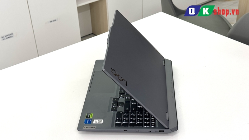 Laptop Lenovo LOQ 15IRX9 83DV012LVN Core I5-13450HX / Ram 12GB / SSD 512GB PCIE  15.6 FHD / VGA 6GB RTX3050
