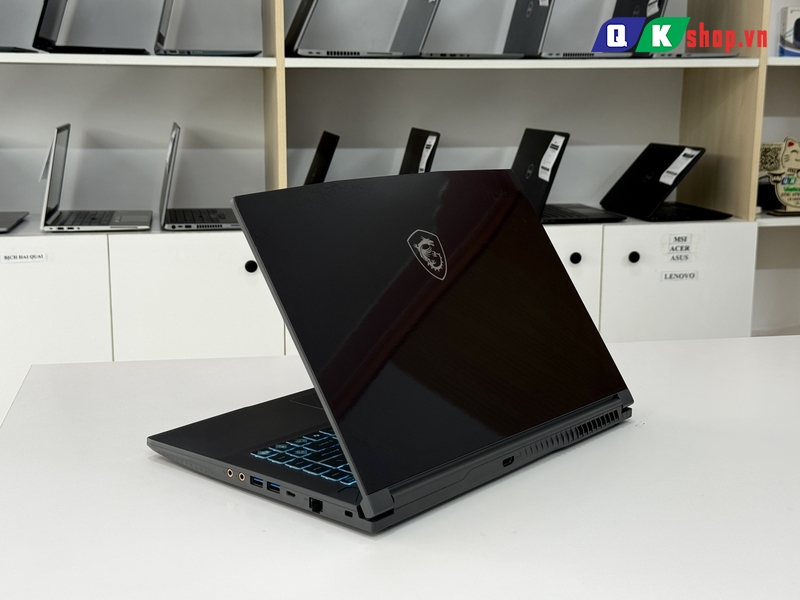 Laptop MSI Gaming Thin 15 B12UC 2045VN  Core i5-12450H / Ram 16GB / SSD 512GB / 15.6 inch FHD / RTX 3050 4GB