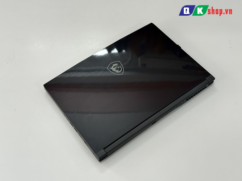 Laptop MSI Gaming Thin 15 B12UC 2045VN  Core i5-12450H / Ram 16GB / SSD 512GB / 15.6 inch FHD / RTX 3050 4GB