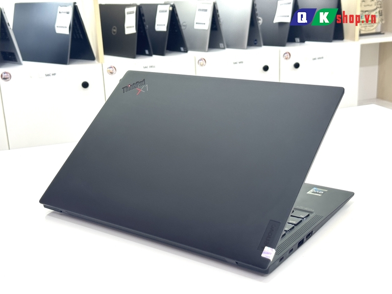 Lenovo ThinkPad X1 Carbon Gen 10 Core i7 1260P / Ram 16GB / SSD 512GB / 14"FHD+