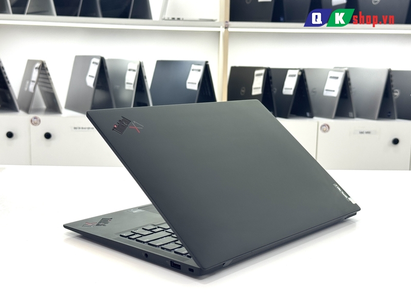 Lenovo ThinkPad X1 Carbon Gen 10 Core i7 1260P / Ram 16GB / SSD 512GB / 14"FHD+