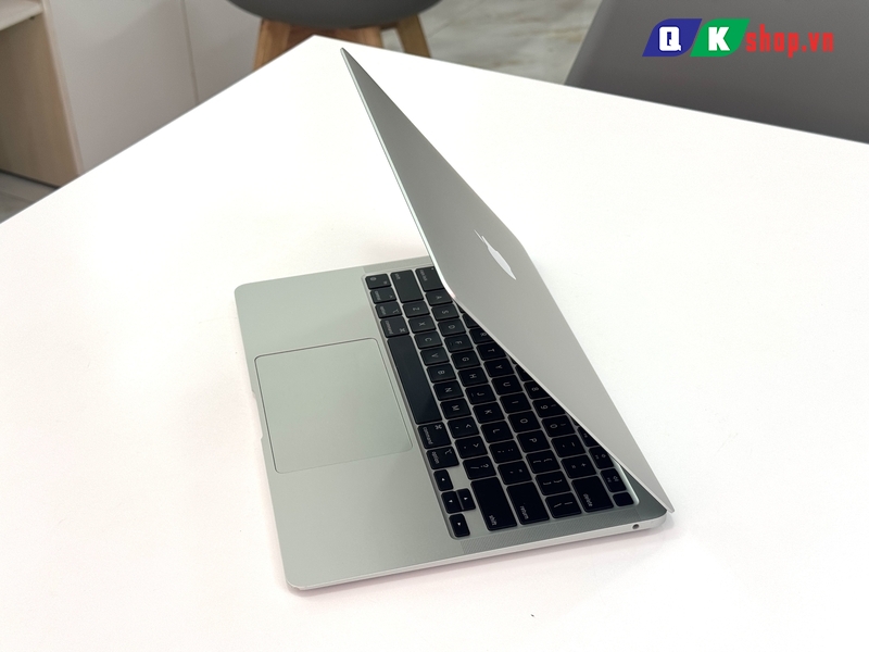 Macbook Air 13 inch 2020 M1 / Ram 16GB / SSD 256GB / 13" 2K