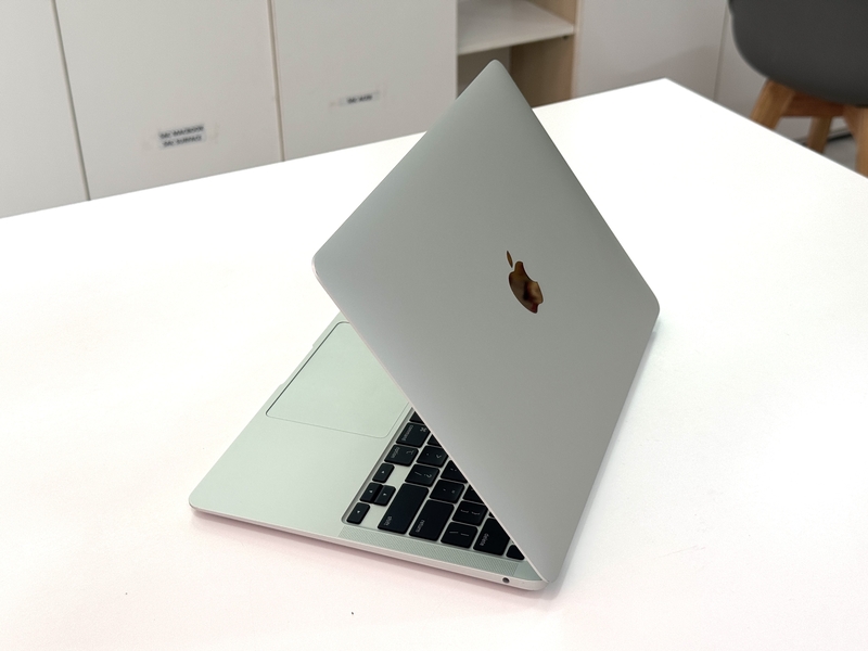 Macbook Air 13 M1 2020  - Apple M1 / Ram 8 / SSD 256GB / 13" 2K Retina