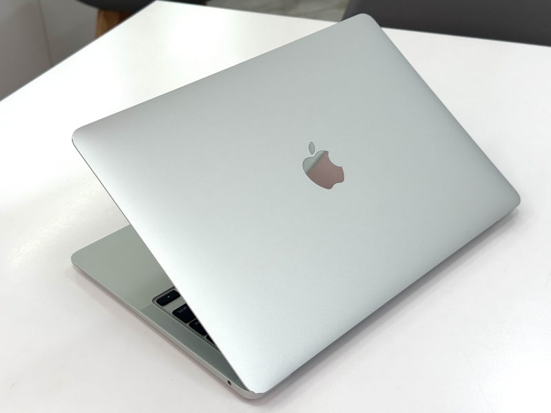 Macbook Air 13 M1 2020  - Apple M1 / Ram 8 / SSD 256GB / 13" 2K Retina