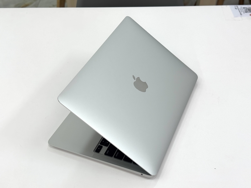Macbook Air 13 M1 2020  - Apple M1 / Ram 8 / SSD 256GB / 13" 2K Retina