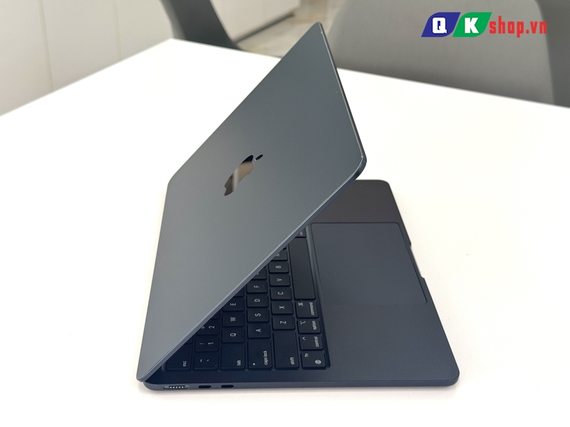 MacBook Air 13 M2 2024 8CPU /8GPU / Ram 16GB / SSD 256GB / 13.6" 2k Liquid Retina