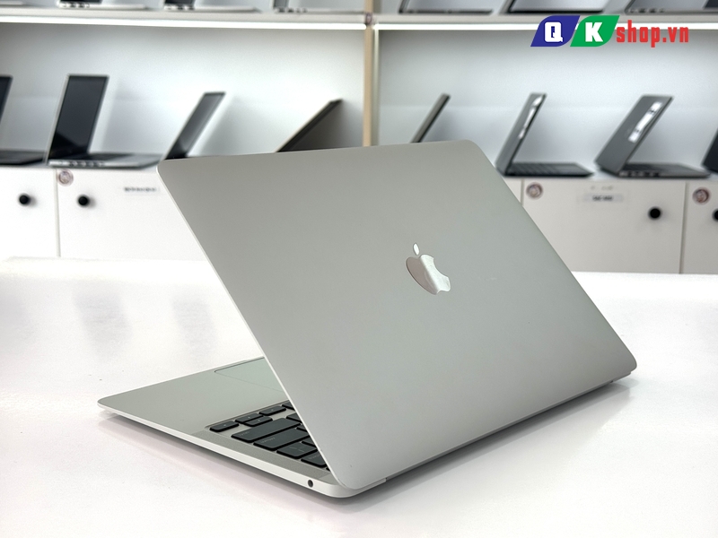 MacBook Air M1 / Ram 8 GB / SSD 256 GB / 13.3 " Retina ( 2562x1600)