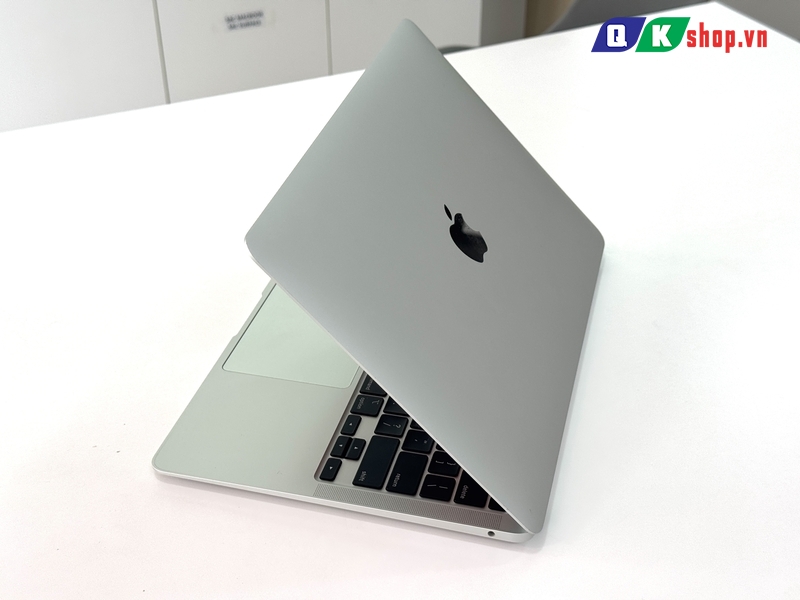 MacBook Air M1 / Ram 8 GB / SSD 256 GB / 13.3 " Retina ( 2562x1600)