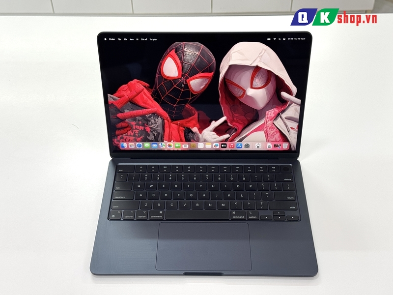 MacBook Air M3 13 2024 M3 / Ram 16GB / SSD 256GB / 13.6" 2K5 Retina
