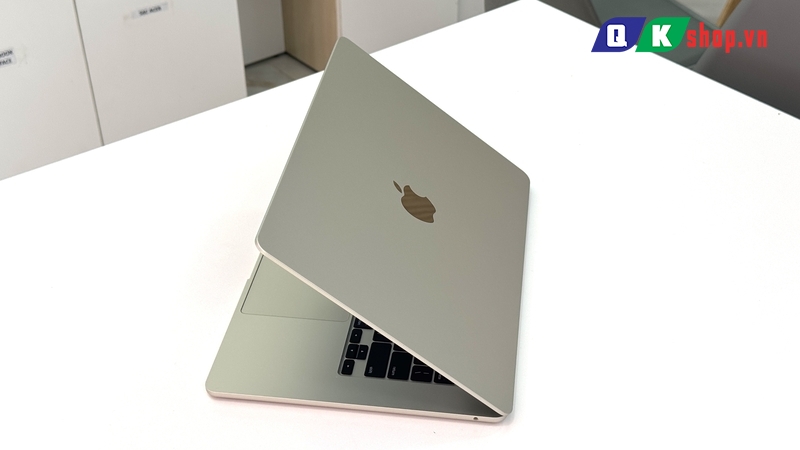 MacBook Air M4 15.3 inch 2025 10CPU 10GPU / Ram 16GB / SSD 256GB / 15.3 inch (2880 x 1864)