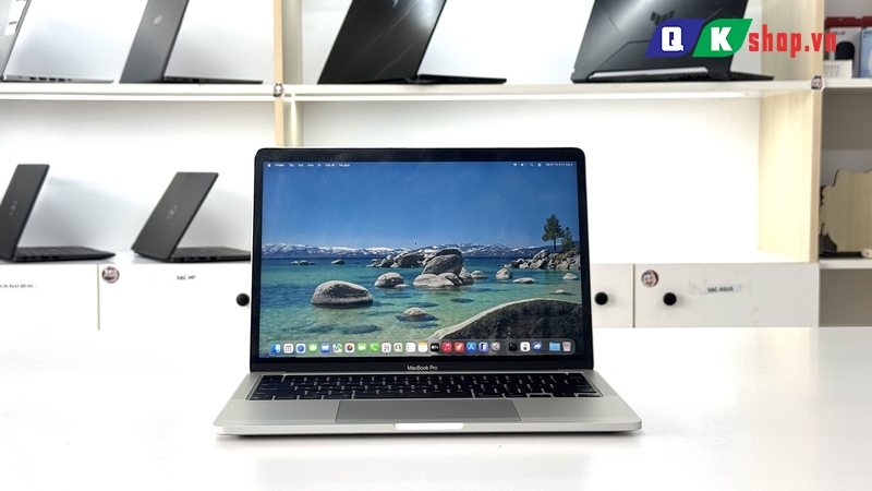 Macbook Pro M1 13 2020 / Ram  8GB / SSD 256GB / 13.3 inch 2K  Rerina