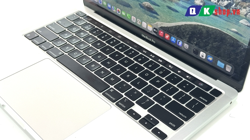 Macbook Pro M1 13 2020 / Ram  8GB / SSD 256GB / 13.3 inch 2K  Rerina