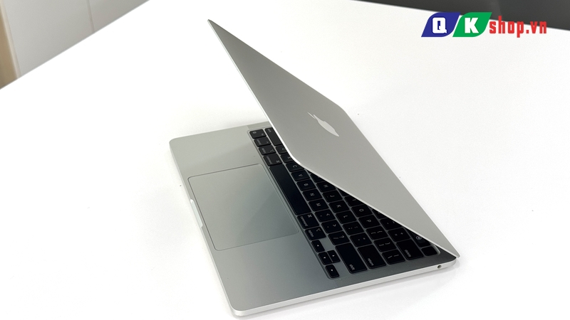 Macbook Pro M1 13 2020 / Ram  8GB / SSD 256GB / 13.3 inch 2K  Rerina
