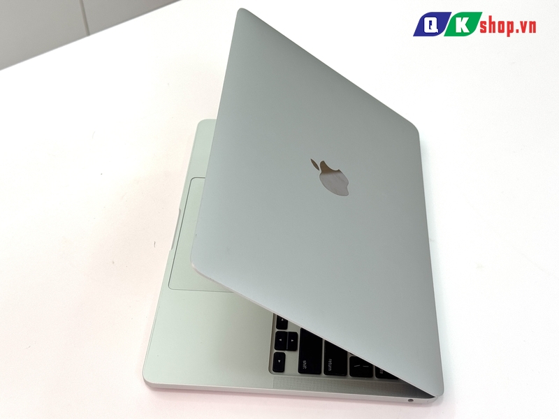 MacBook Pro M1 2020 / Ram 8 GB / SSD 512 GB / 13.3 " Retina ( 2562x1600)
