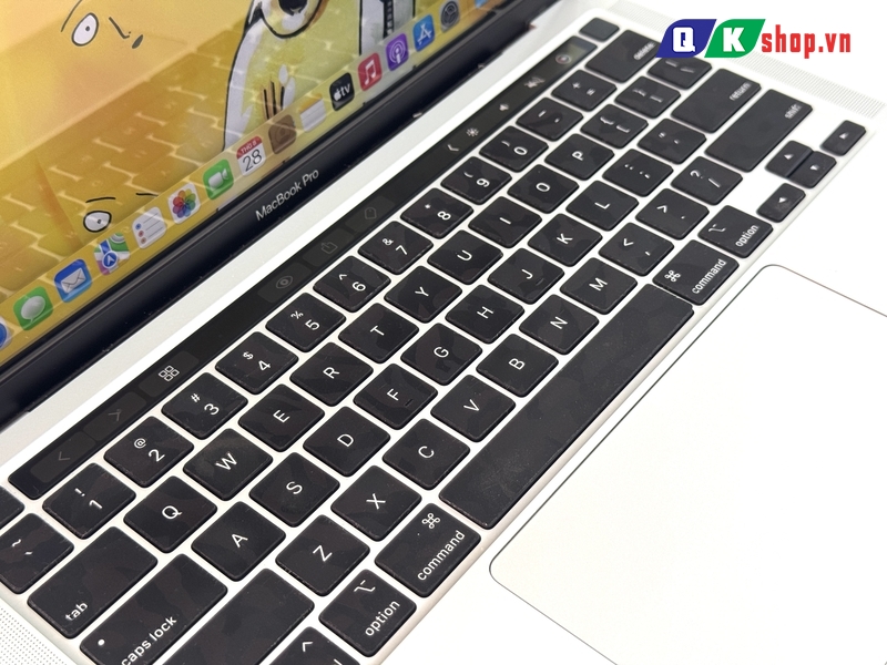 MacBook Pro M1 2020 / Ram 8 GB / SSD 512 GB / 13.3 " Retina ( 2562x1600)