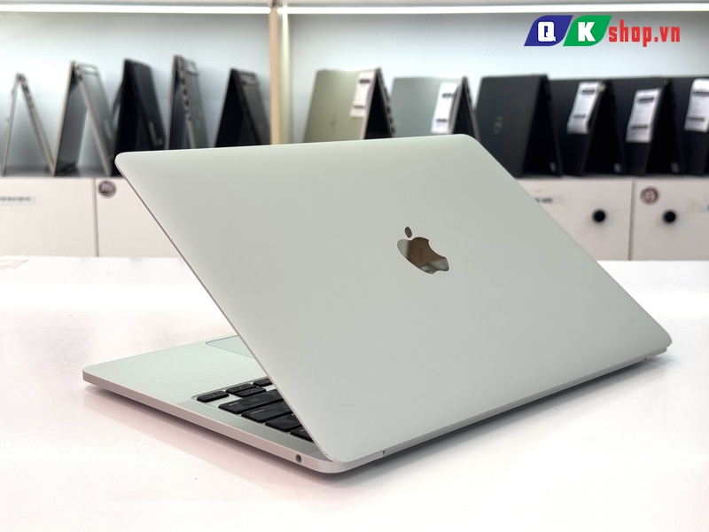 Macbook Pro M2  2022 / Ram  8GB / SSD 256GB / 13.3 inch 2K  Rerina