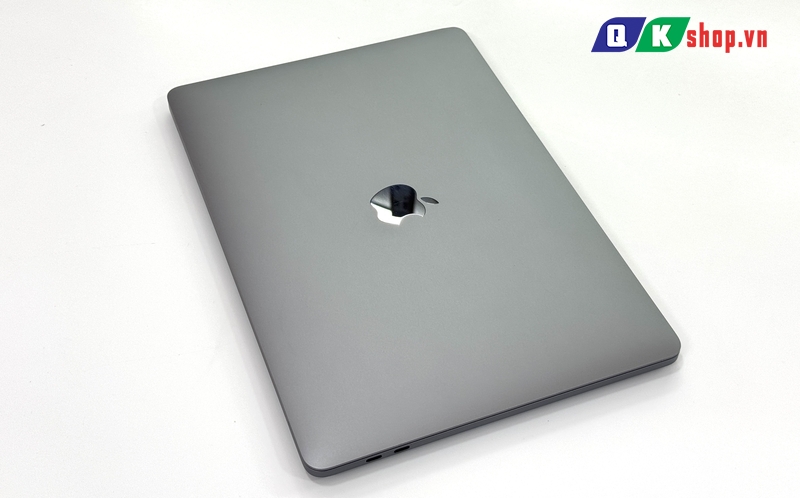 Macbook Pro M2  2022 / Ram  8GB / SSD 256GB / 13.3 inch 2K  Rerina